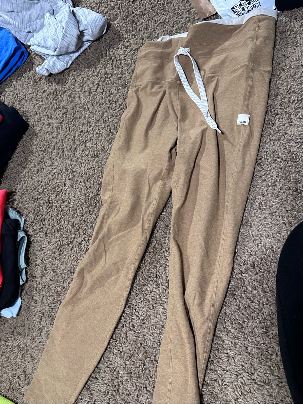Vuori Vibe Elation Leggings Tan and Cream